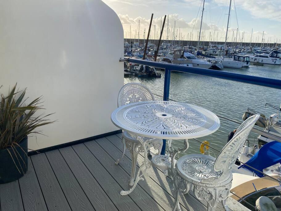 Seascape - Floating Home At Brighton Marina With Free Parking Eksteriør billede