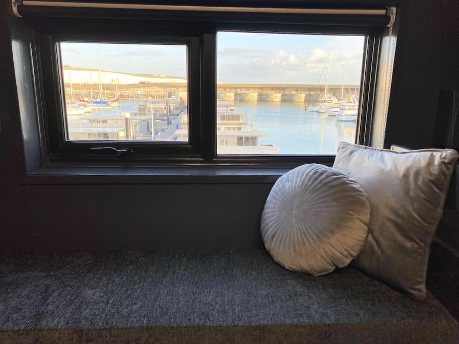 Seascape - Floating Home At Brighton Marina With Free Parking Eksteriør billede