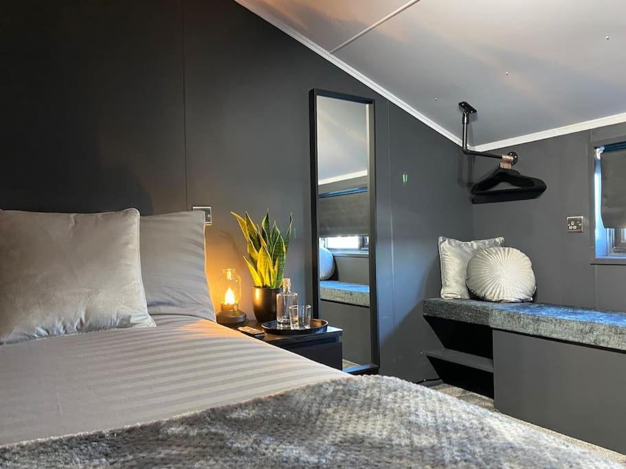 Seascape - Floating Home At Brighton Marina With Free Parking Eksteriør billede