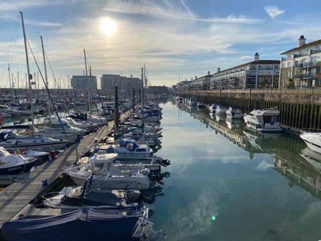 Seascape - Floating Home At Brighton Marina With Free Parking Eksteriør billede