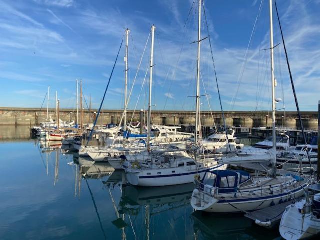 Seascape - Floating Home At Brighton Marina With Free Parking Eksteriør billede